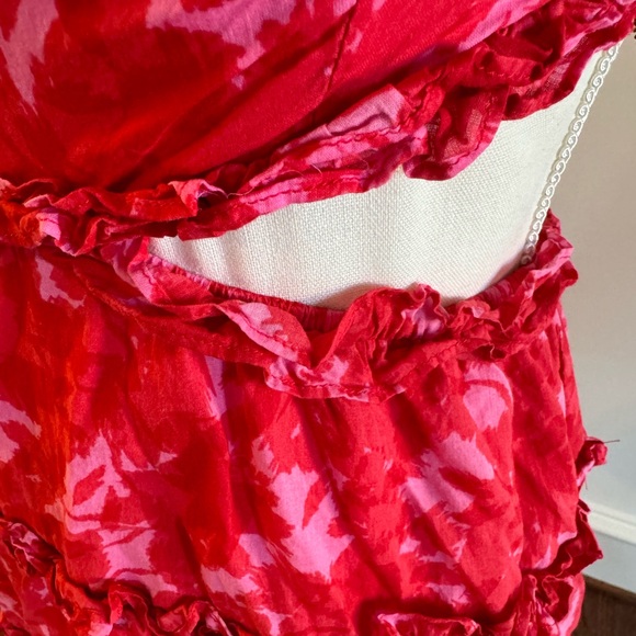 Super cute red and pink cutout dress - Picture 10 of 12